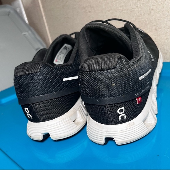 On Running Men's Black and White Athletic Shoes W10 - Picture 5 of 10